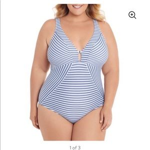 Time and Tru Women’s One Piece Swimsuit